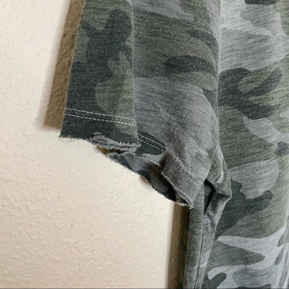 Anthropologie t.la Camo Short Sleeve Tee with V- neck Cut Out - Picture 4 of 6